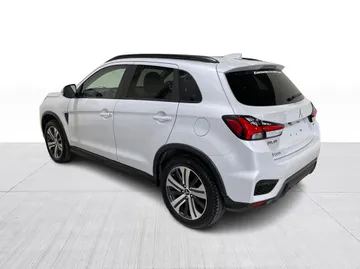 2023 Mitsubishi RVR - image 11