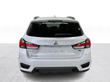 2023 Mitsubishi RVR - image 12