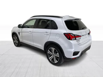 2023 Mitsubishi RVR - image 11