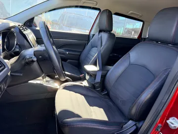 2022 Mitsubishi RVR - image 8
