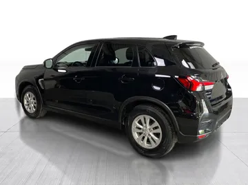 2022 Mitsubishi RVR - image 6