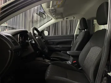 2022 Mitsubishi RVR - image 11