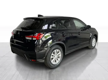2022 Mitsubishi RVR - image 8