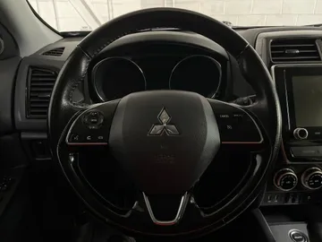 2022 Mitsubishi RVR - image 14