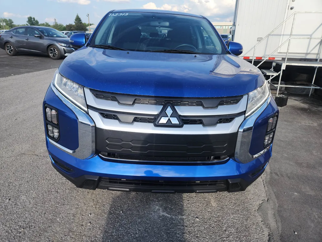 2023 Mitsubishi RVR — photo 2