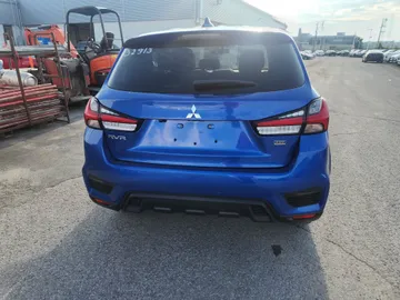 2023 Mitsubishi RVR - image 7