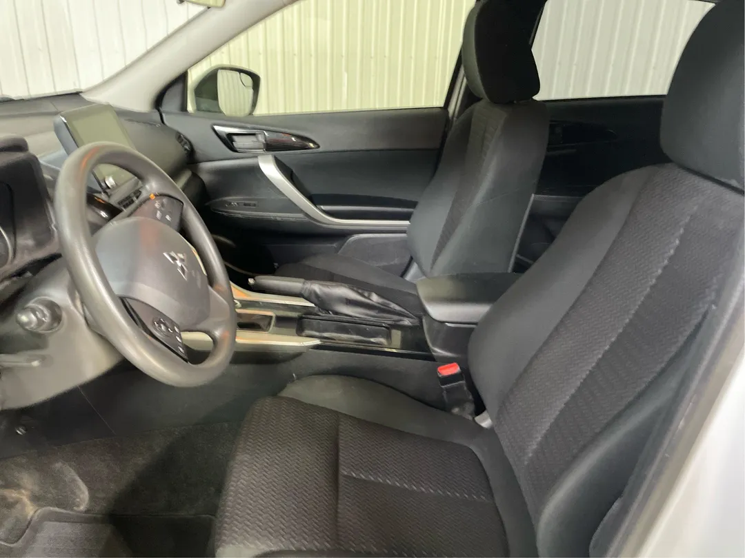 2024 Mitsubishi Eclipse Cross — photo 3