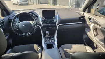 2022 Mitsubishi Eclipse Cross - image 9