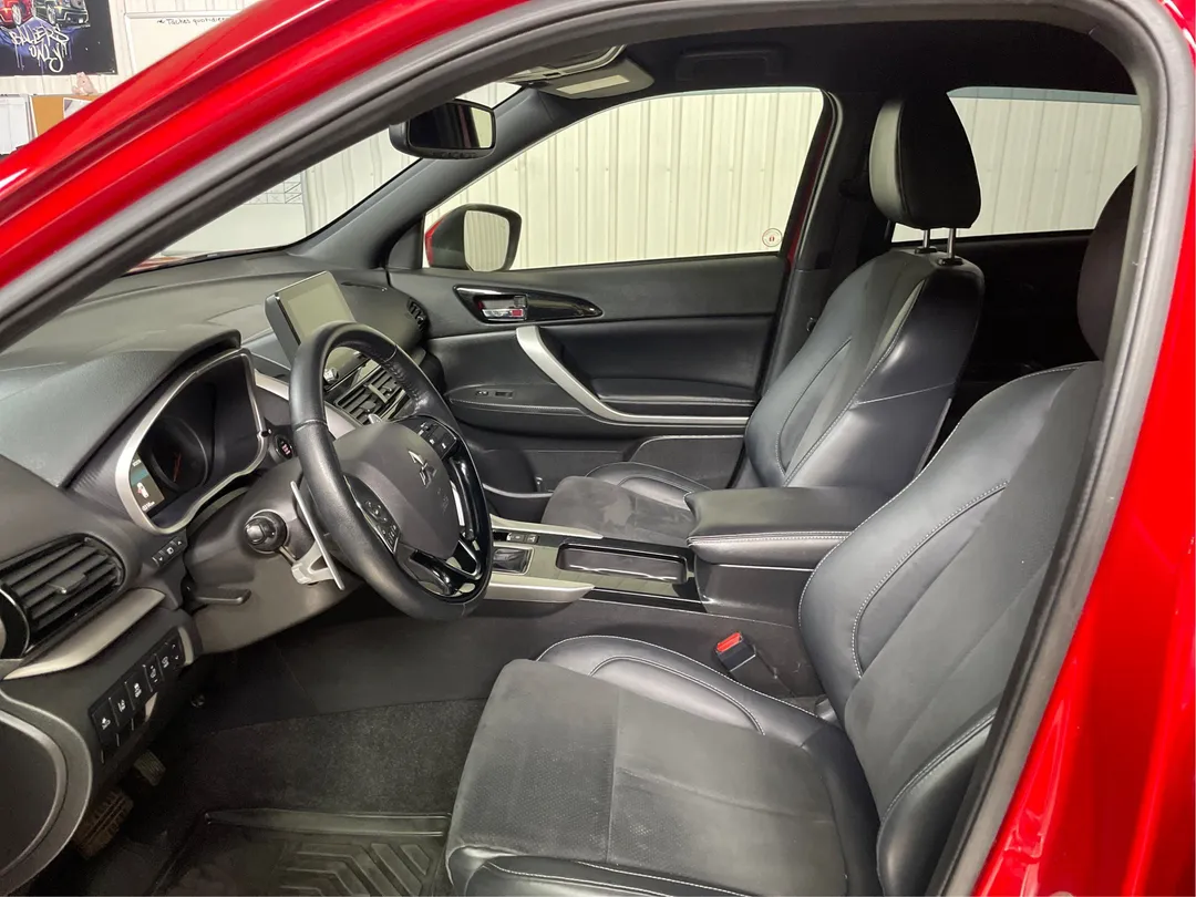 2022 Mitsubishi Eclipse Cross — photo 3