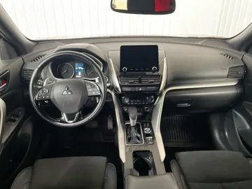 2022 Mitsubishi Eclipse Cross - image 4