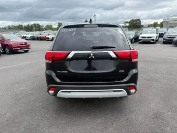2020 Mitsubishi Outlander - image 6