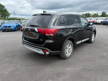 2020 Mitsubishi Outlander - image 4