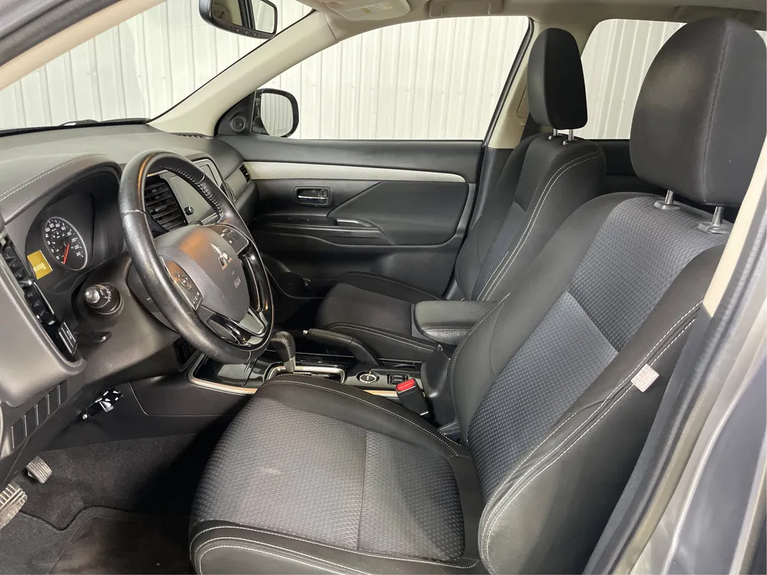 2018 Mitsubishi Outlander — photo 3