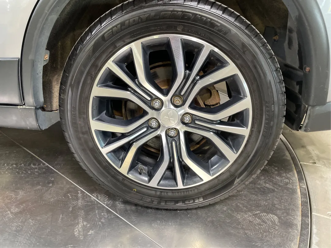2018 Mitsubishi Outlander — photo 6