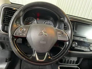 2018 Mitsubishi Outlander - image 18
