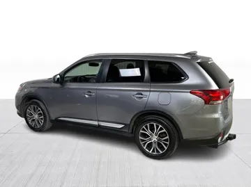 2018 Mitsubishi Outlander - image 11