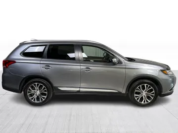 2018 Mitsubishi Outlander - image 2
