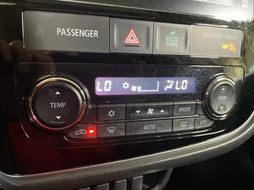 2018 Mitsubishi Outlander - image 21