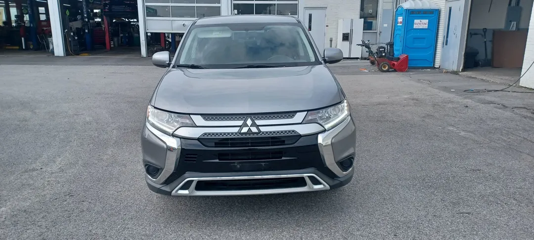 2019 Mitsubishi Outlander — photo 2