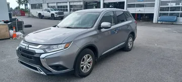 2019 Mitsubishi Outlander - image 3