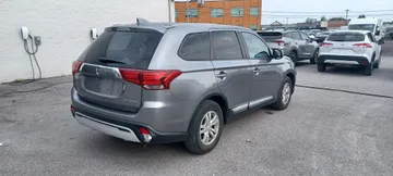 2019 Mitsubishi Outlander - image 7