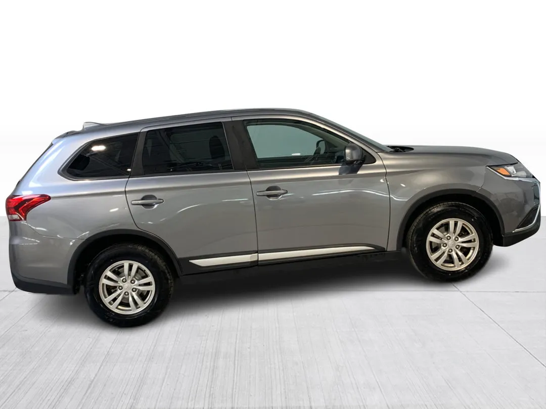 2020 Mitsubishi Outlander for sale - photo 2