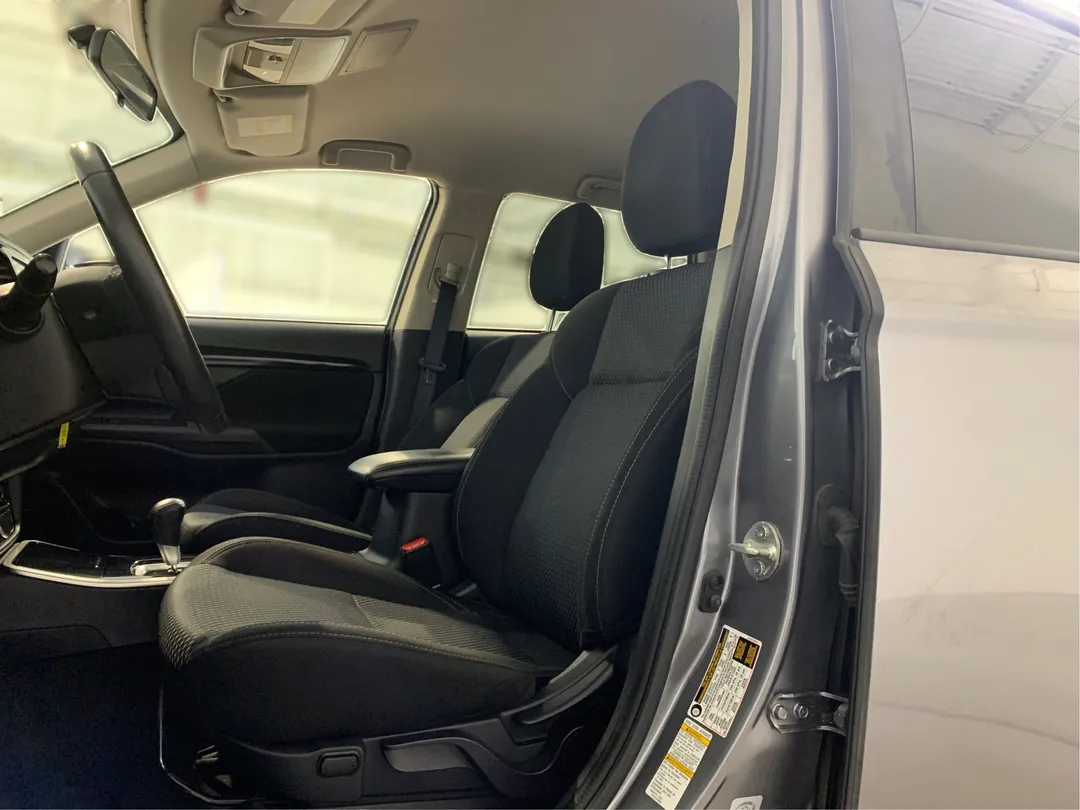 2020 Mitsubishi Outlander for sale - photo 3