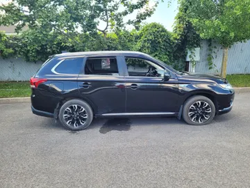 2018 Mitsubishi Outlander PHEV - image 4