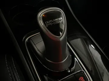 2018 Mitsubishi Outlander PHEV - image 28