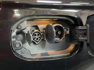 2018 Mitsubishi Outlander PHEV - image 19