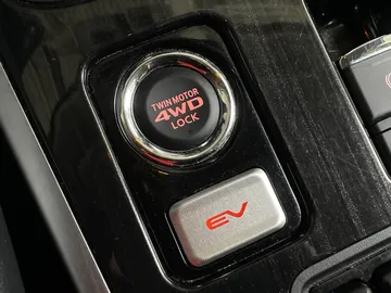 2018 Mitsubishi Outlander PHEV - image 23