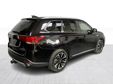 2018 Mitsubishi Outlander PHEV - image 13