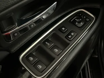 2018 Mitsubishi Outlander PHEV - image 24