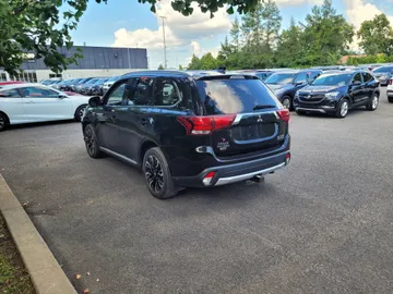 2018 Mitsubishi Outlander PHEV - image 9