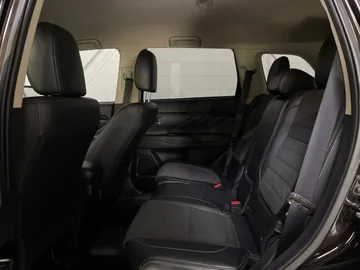 2018 Mitsubishi Outlander PHEV - image 14