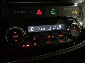 2018 Mitsubishi Outlander PHEV - image 21