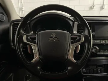 2018 Mitsubishi Outlander PHEV - image 16