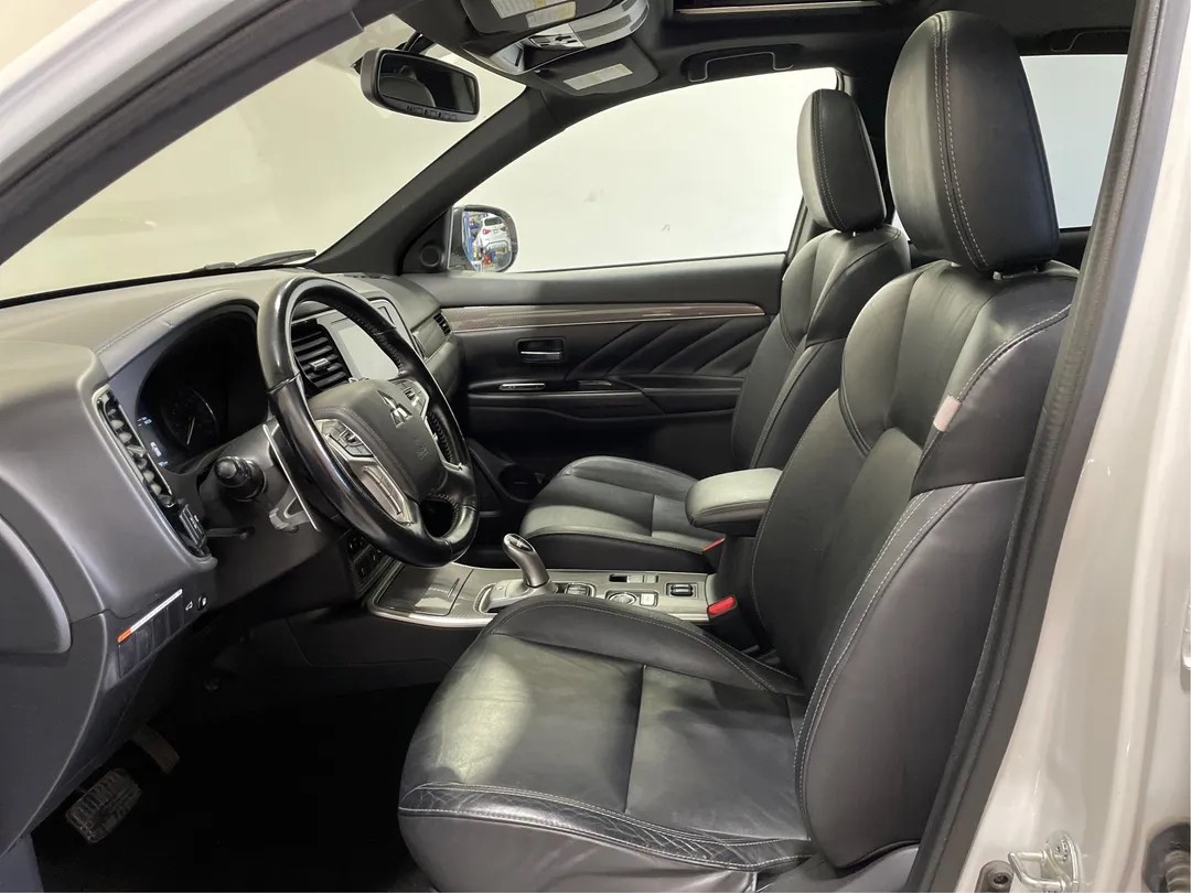 2020 Mitsubishi Outlander PHEV — photo 3