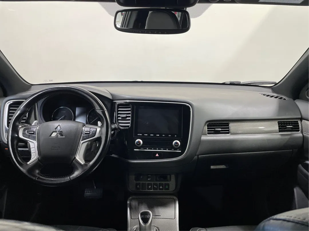 2020 Mitsubishi Outlander PHEV — photo 4