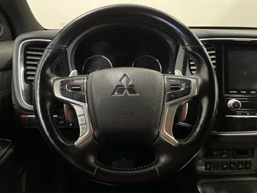 2020 Mitsubishi Outlander PHEV - image 25