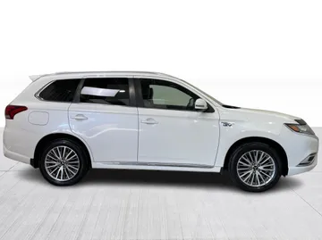 2020 Mitsubishi Outlander PHEV - image 2