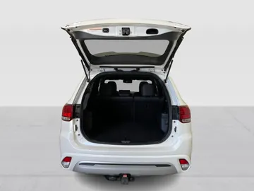 2020 Mitsubishi Outlander PHEV - image 14