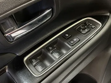 2020 Mitsubishi Outlander PHEV - image 24