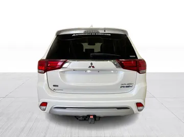 2020 Mitsubishi Outlander PHEV - image 13