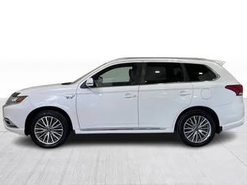 2020 Mitsubishi Outlander PHEV - image 11