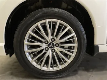 2020 Mitsubishi Outlander PHEV - image 7
