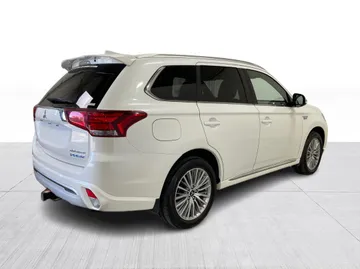 2020 Mitsubishi Outlander PHEV - image 15