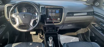 2020 Mitsubishi Outlander PHEV - image 10