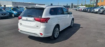 2020 Mitsubishi Outlander PHEV - image 7