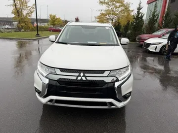 2022 Mitsubishi Outlander PHEV - image 2